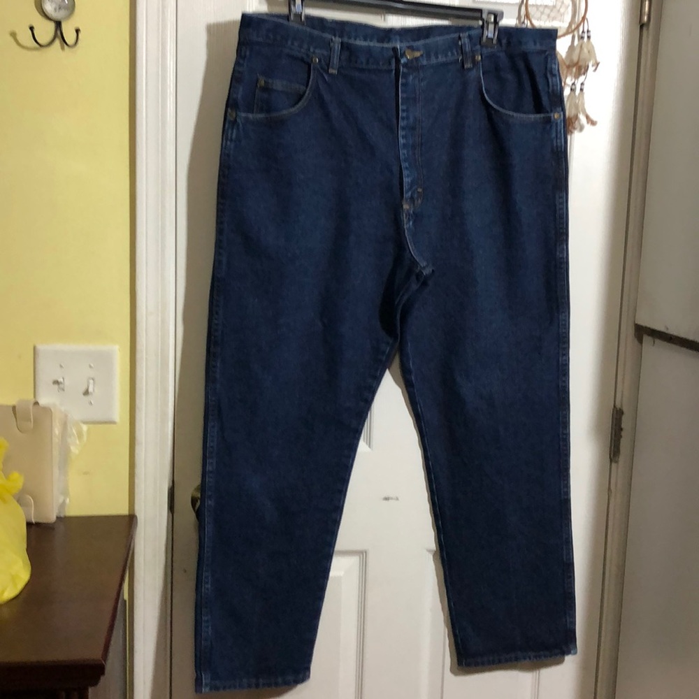 - Wrangler. Rugged Wear jeans men’s pant Sz 42 X‎ 30